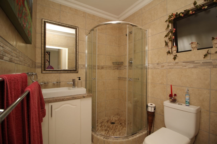 5 Bedroom Property for Sale in Village On Sea Western Cape